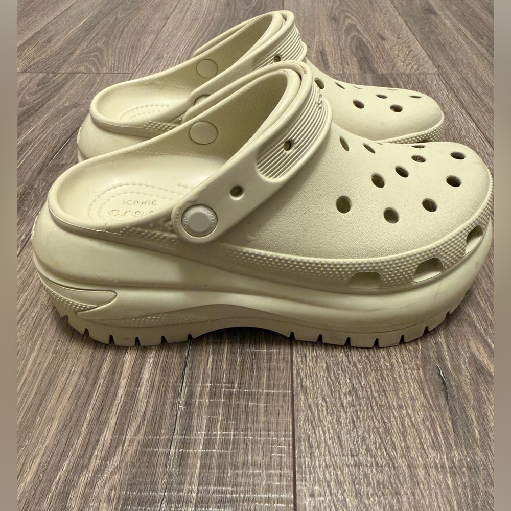 CROCS Platform Clogs Bone W7